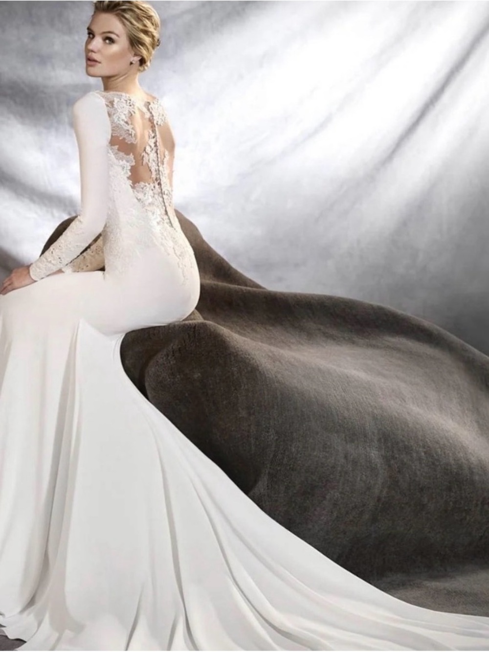 Pronovias Ivory Long-Sleeve Fitted Mermaid Wedding Gown - Picture 2 of 5